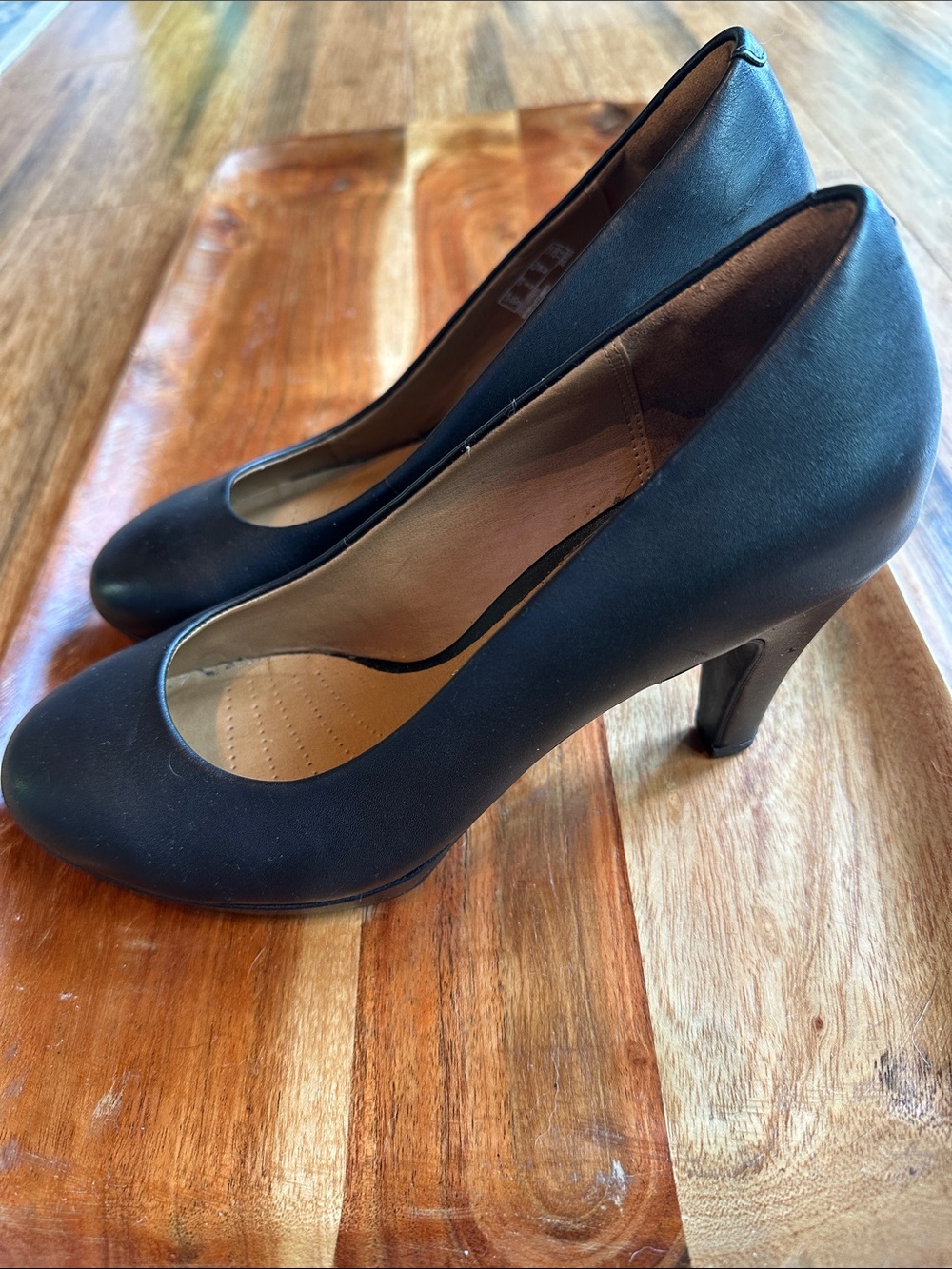 Clarks Black Leather Low Block Heel - Picture 2 of 10